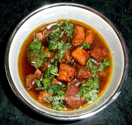 Step by step recipe of mutton curry with paneer, a popular Himachal Pradesh delicacy with the richness of spices and flavour #theerailivedin #MuttonRecipe #IndianRecipes #Paneer