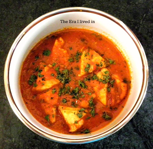 Best Homemade Restaurant Style Paneer Makhani recipe that's creamy, aromatic and delicious. Perfect for every festival and celebration of life. #theerailivedin #IndianRecipe #PaneerMakhaniRecipe #PaneerRecipes