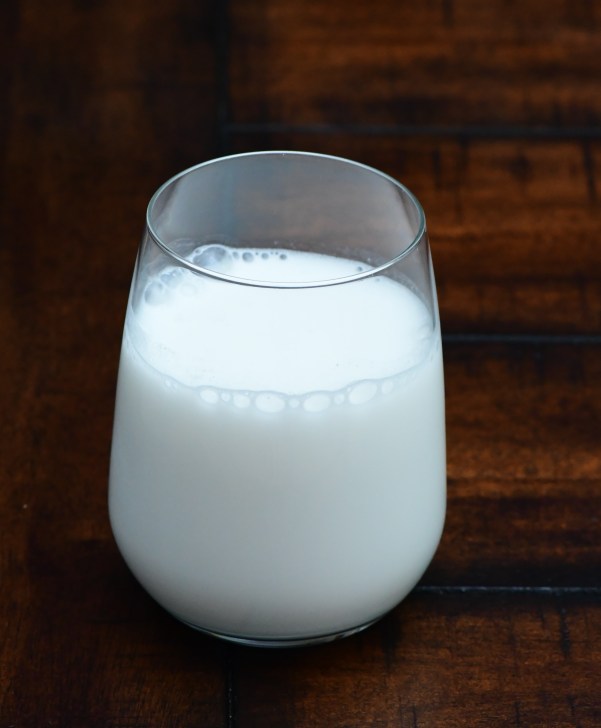 I used to confuse people-pleasing with unconditional love until I realised how dangerous it actually is. Read to understand what is people-pleasing, its causes and how you can stop pleasing others without being unkind or rude. #theerailivedin #personalgrowth #peoplepleaser #peoplepleasing