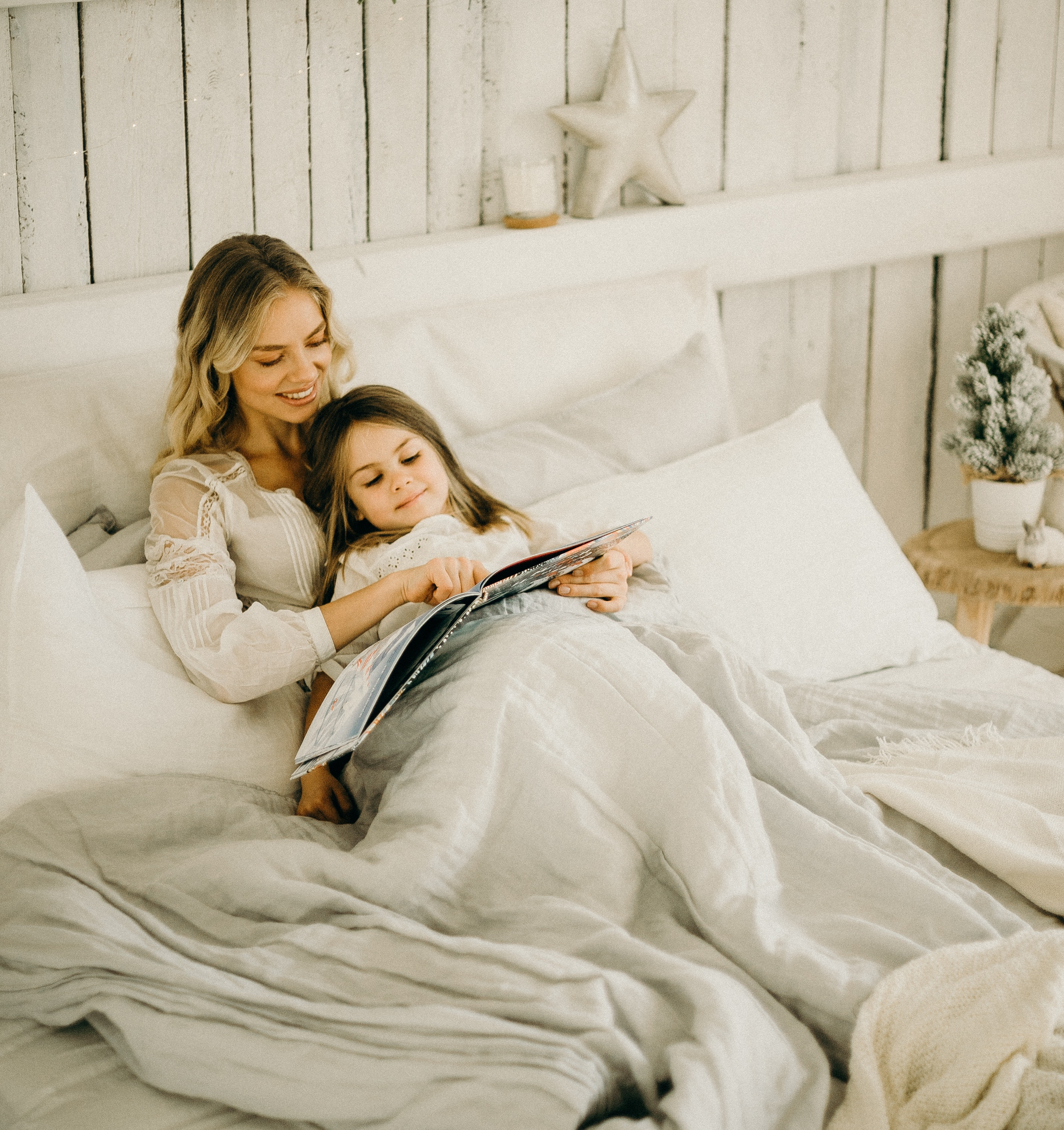 It helps to start winding down well before bedtime to give cues to your strong-willed, spirited children that it is time to read bedtime stories and rest after an energetic day. #theerailivedin #bedtimestories